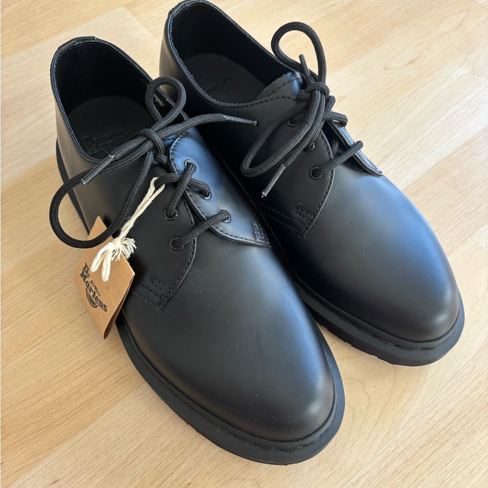 Dr. Martens Black Smooth Leather 3-Eye Oxford Flats Womend 9 NWT